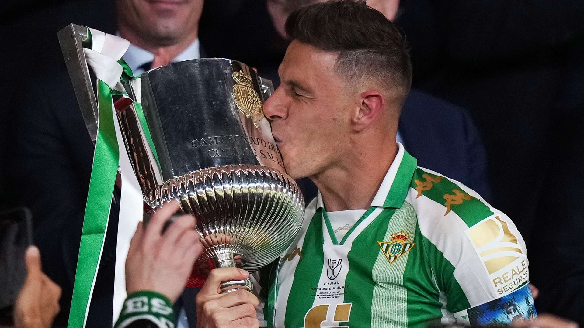 足协杯八强赛程揭晓 四强争夺战引期待与关注